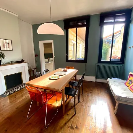 Bo, Peace & アパート ボルドー